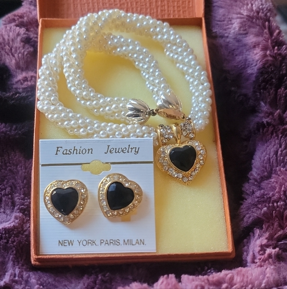 Elegant Black and Gold Heart Jewelry Set